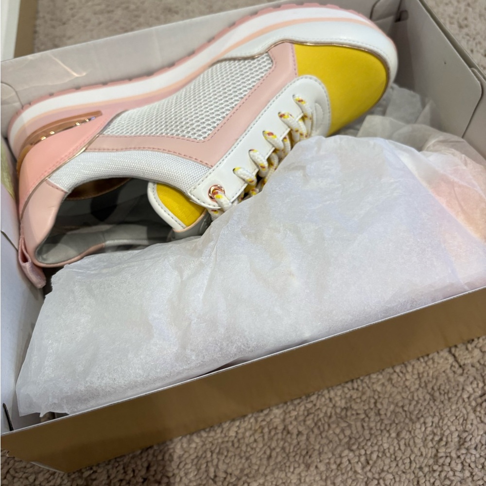 MICHAEL KORS Maddy Trainer Sneakers US 7 Optic White $160NEW - Picture 6 of 14